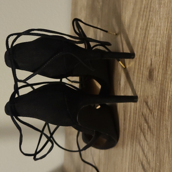 Heels - Picture 2 of 3